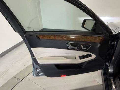 Used 2016 Mercedes-Benz E 350 4MATIC Sedan image 15