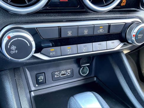 Used 2024 Nissan Sentra SV image 32