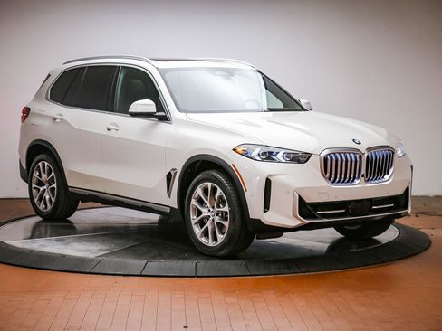 Certified 2024 BMW X5 sDrive40i w/ Premium Package RWD image 6
