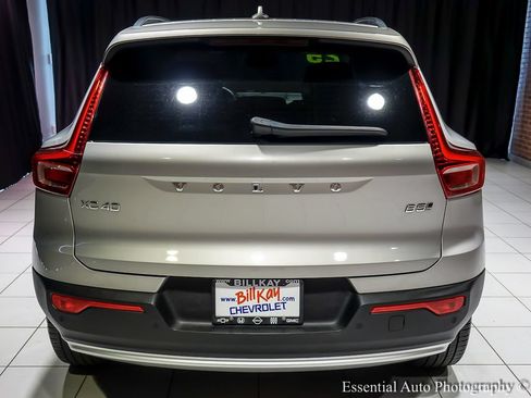 Used 2025 Volvo XC40 B5 Plus AWD/4WD image 9