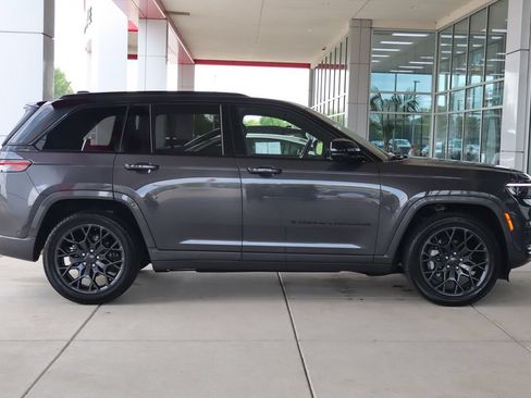 Used 2024 Jeep Grand Cherokee Summit AWD/4WD image 12