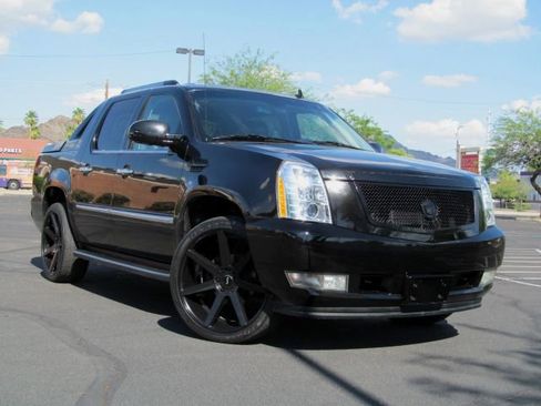 Used 2011 Cadillac Escalade EXT image 1