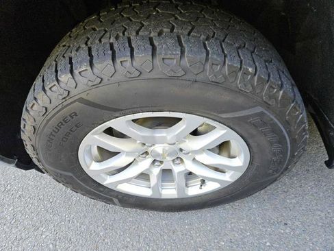 Used 2021 Chevrolet Silverado 1500 LT w/ Bed Protection Package image 11