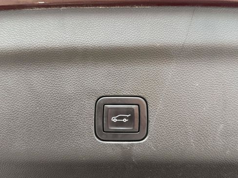 Used 2022 Chevrolet Suburban Z71 w/ Luxury Package AWD/4WD image 7