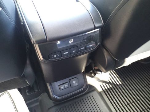 Used 2023 Toyota Highlander Limited FWD image 22