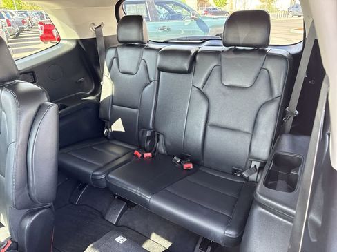 Used 2024 Kia Telluride EX w/ EX Captain's Chair Package AWD/4WD image 13