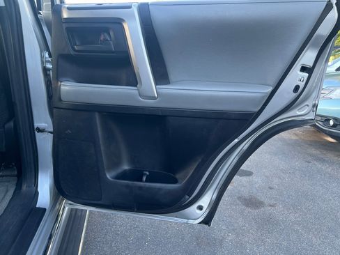 Used 2013 Toyota 4Runner SR5 w/ Convenience Pkg image 13