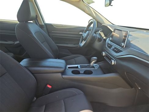 Used 2025 Nissan Altima 2.5 SV image 8