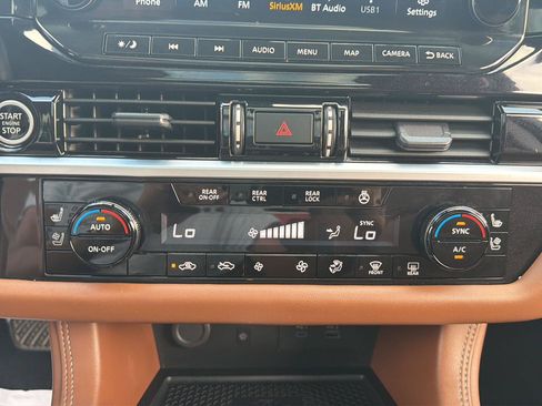 Used 2024 Nissan Pathfinder Platinum AWD/4WD image 19