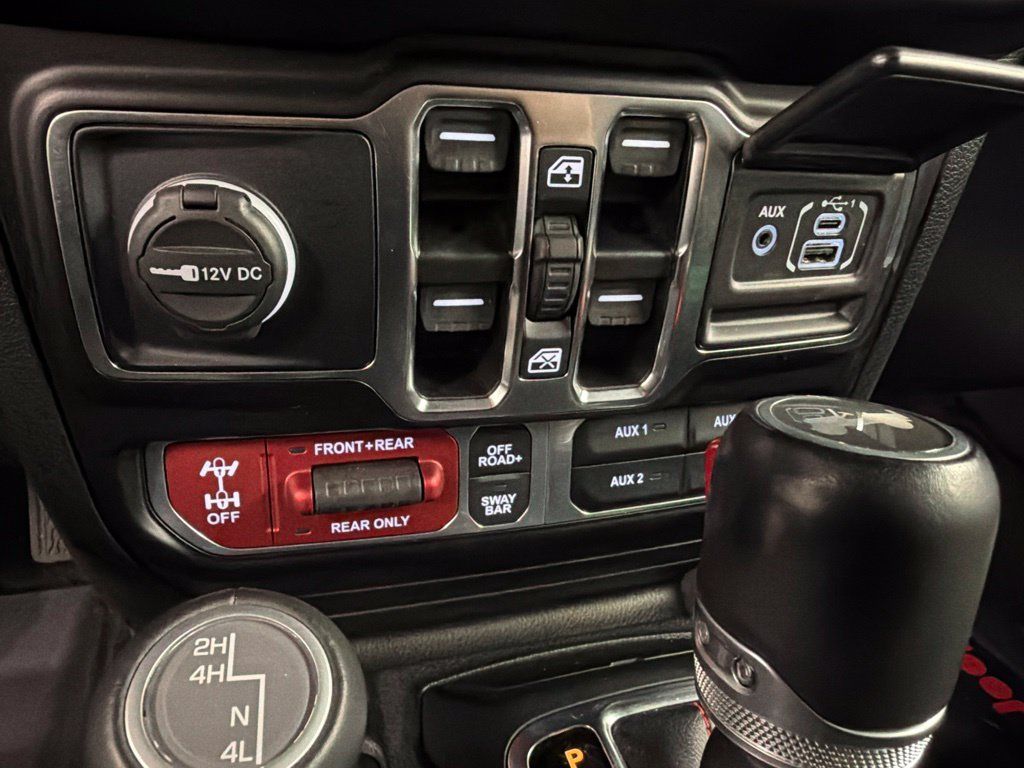 Used 2022 Jeep Wrangler Unlimited Rubicon w/ LED Lighting Group AWD/4WD image 14