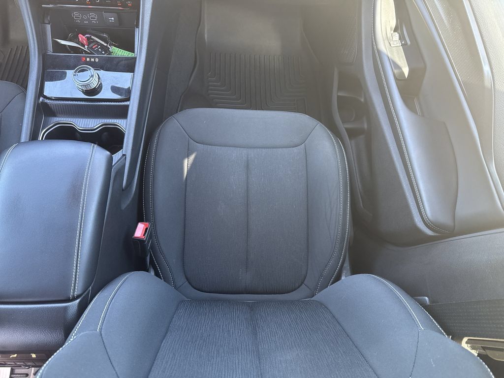 Used 2025 Jeep Grand Cherokee L Laredo RWD image 16