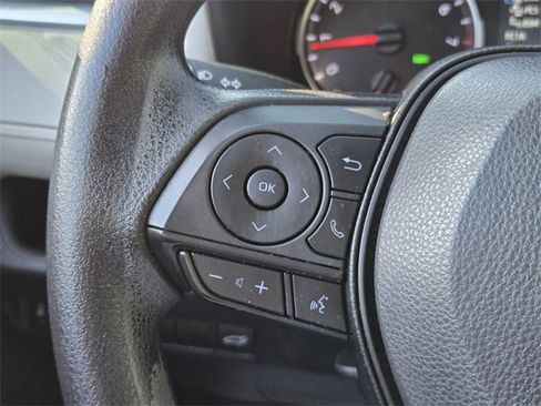 Used 2022 Toyota RAV4 XLE image 32