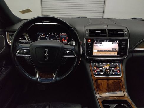 Used 2017 Lincoln Continental Select image 22