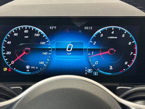 Used 2022 Mercedes-Benz GLB 250 image 23