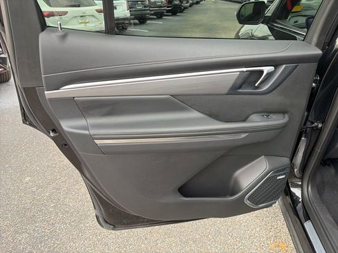 Used 2025 Buick Enclave Preferred image 15