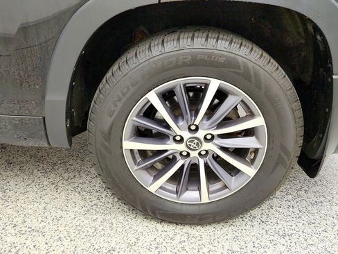 Used 2018 Toyota Highlander XLE AWD/4WD image 9