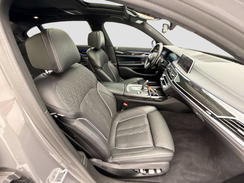 Used 2022 BMW 740i w/ M Sport Package RWD image 19