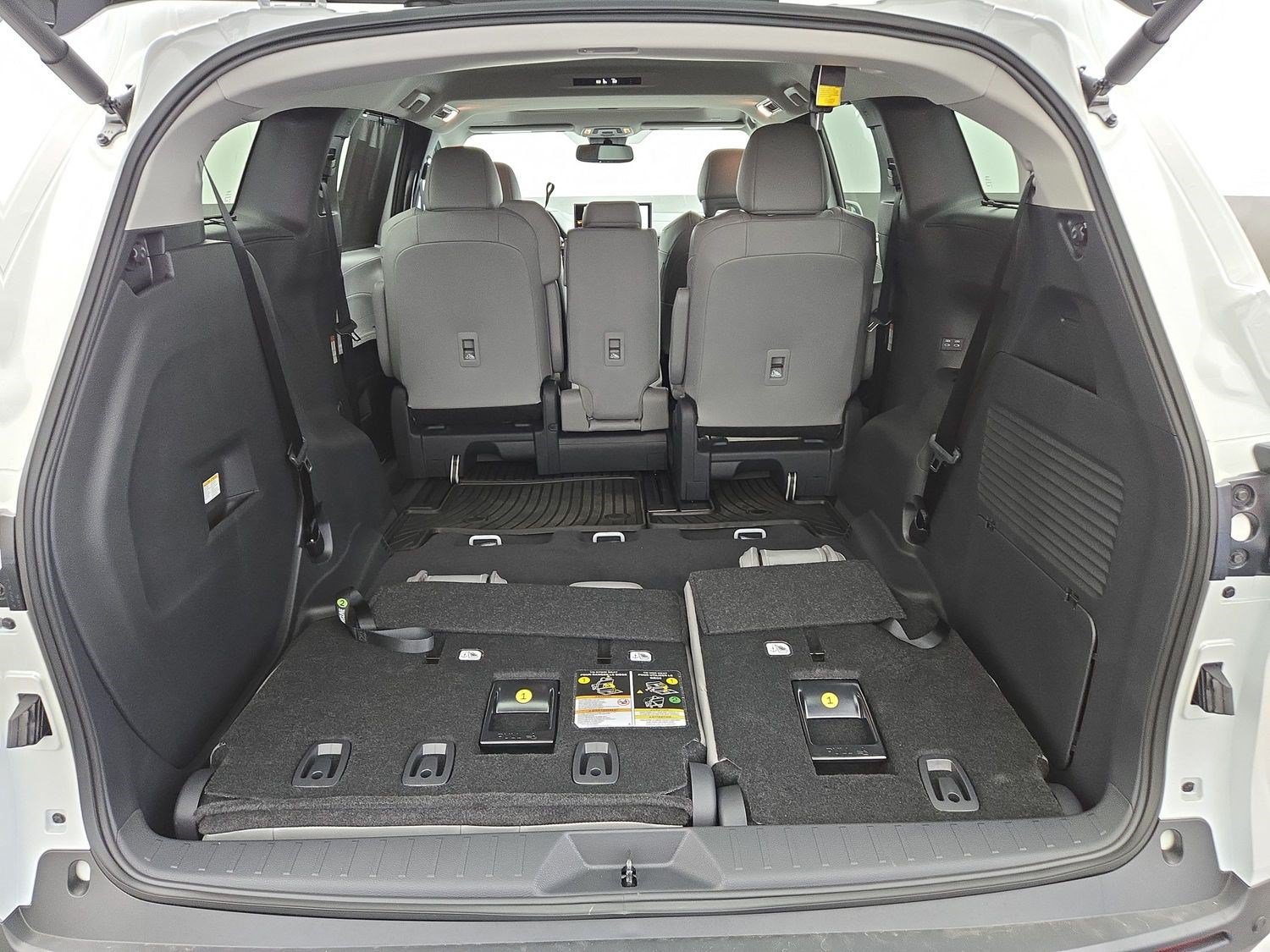 New 2026 Toyota Sienna XLE FWD image 32