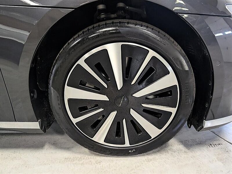 Used 2023 Lucid Air Pure RWD image 12