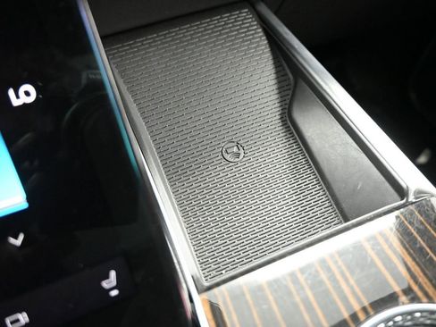 Used 2025 Cadillac Escalade ESV Premium Luxury image 28