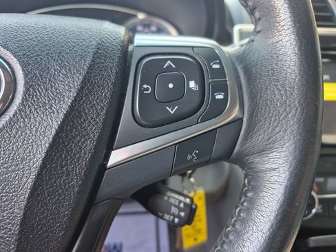 Used 2017 Toyota Camry XLE image 18