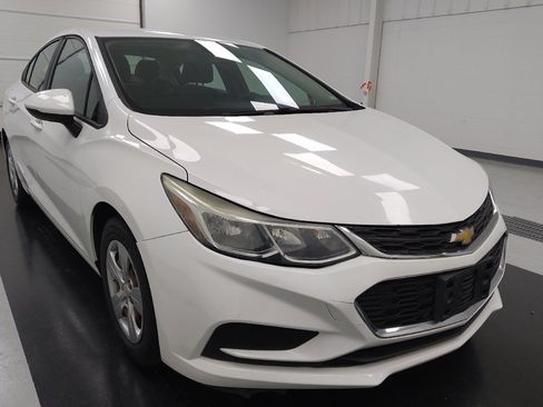 Used 2018 Chevrolet Cruze LS FWD image 14