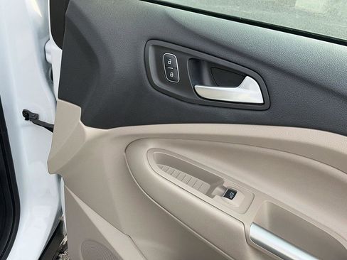 Used 2019 Ford Escape SE image 28