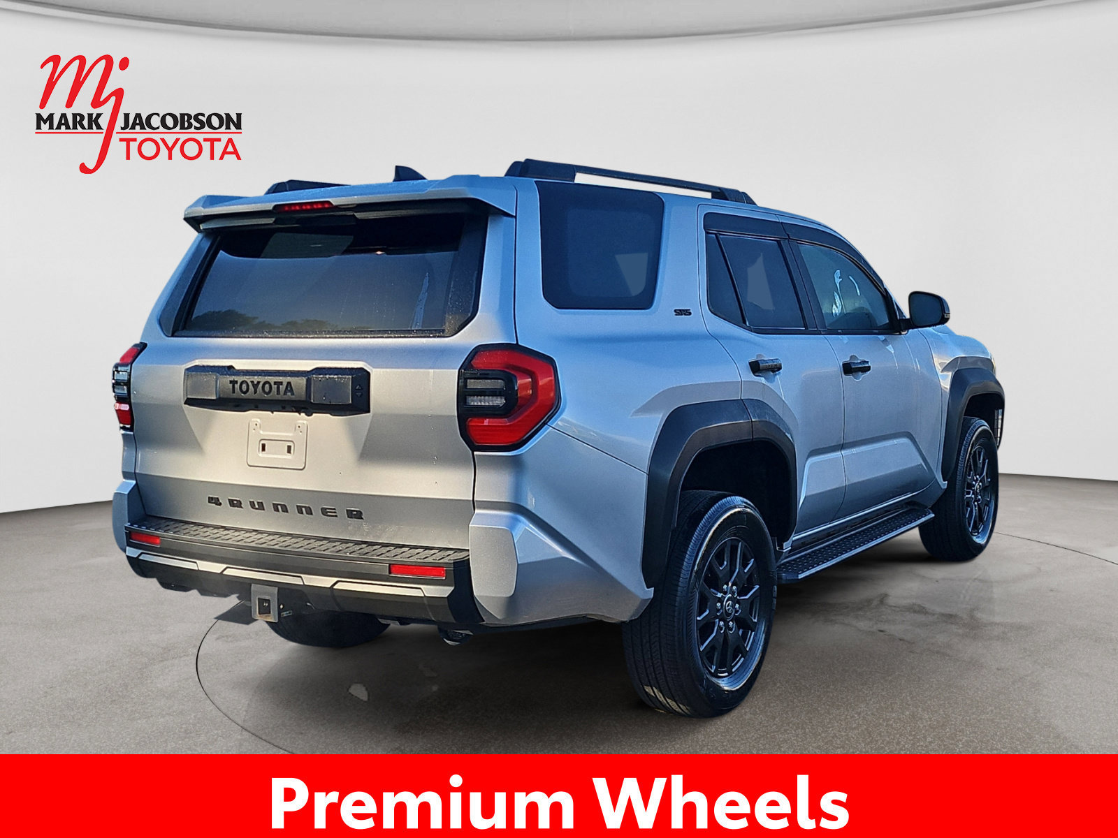Used 2025 Toyota 4Runner SR5 AWD/4WD image 9