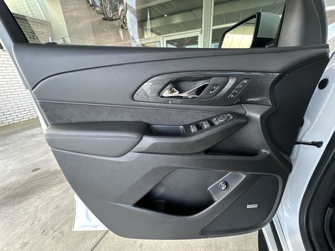 Used 2023 Chevrolet Traverse High Country w/ LPO, 'HIT The Road' Package FWD image 23