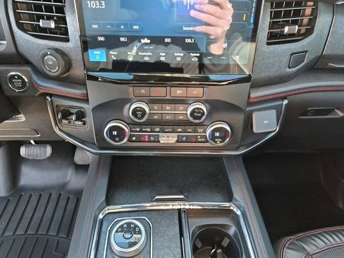 Used 2023 Ford Expedition Max Limited image 38