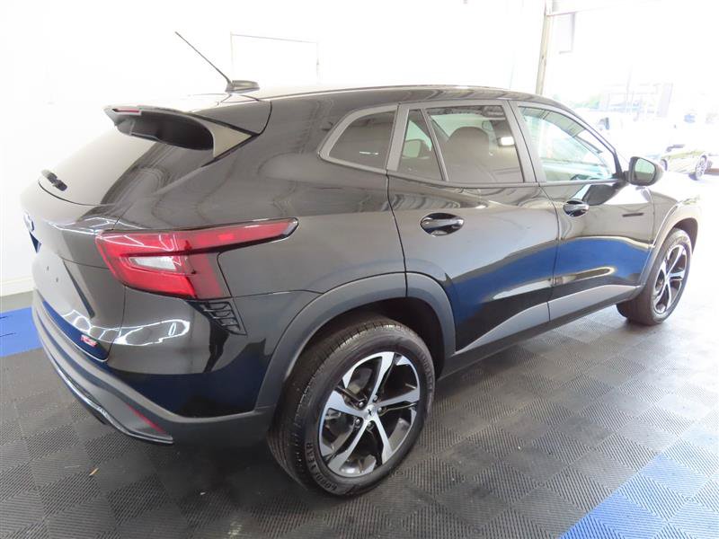 Used 2024 Chevrolet Trax RS FWD image 11