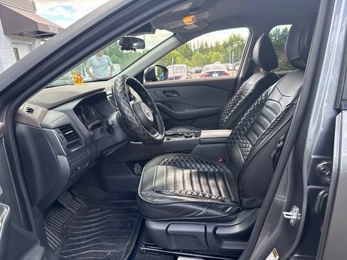 Used 2023 Nissan Rogue S AWD/4WD image 5