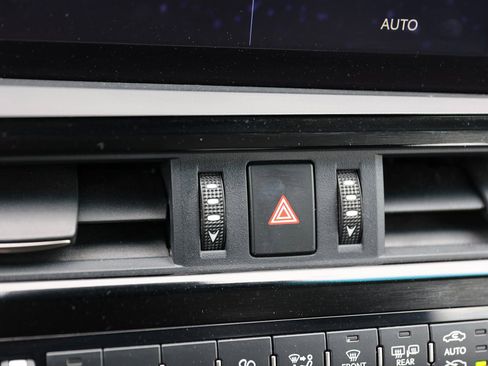 Used 2022 Lexus ES 300h w/ Premium Package image 26