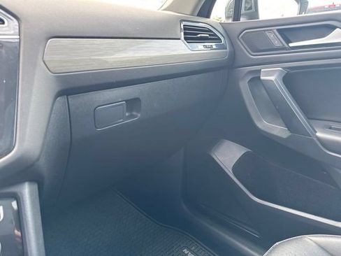 Used 2021 Volkswagen Tiguan SEL AWD/4WD image 42
