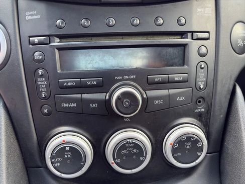 Used 2009 Nissan 370Z Touring RWD image 15