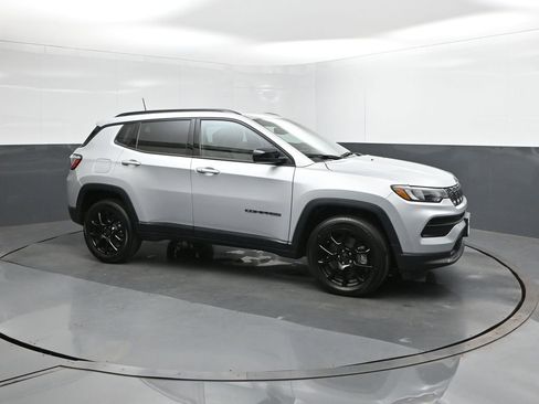 New 2026 Jeep Compass Latitude w/ Quick Order Package 29K AWD/4WD image 17