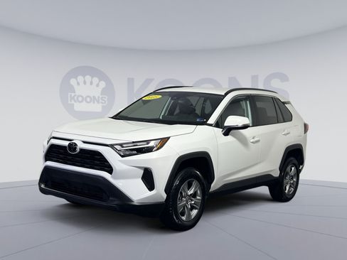 Used 2025 Toyota RAV4 XLE FWD image 5