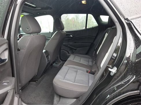 Used 2024 Chevrolet Trax RS w/ Sunroof Package image 11