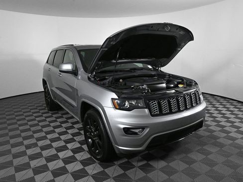 Used 2019 Jeep Grand Cherokee Altitude image 33