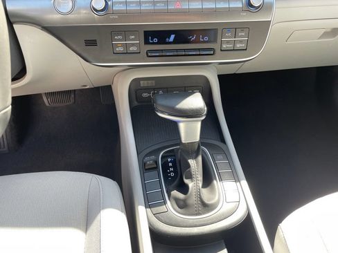 Used 2024 Hyundai Kona SEL FWD image 12