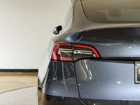 Used 2023 Tesla Model Y Long Range AWD/4WD image 60