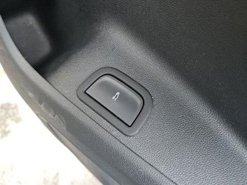 Used 2024 Chevrolet Traverse LT image 38