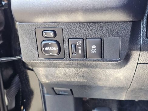 Used 2013 Toyota RAV4 XLE AWD/4WD image 31