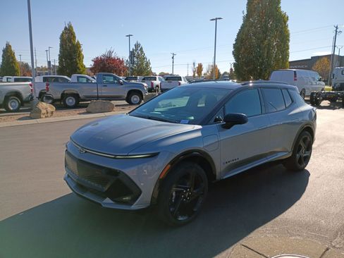 New 2026 Chevrolet Equinox EV RS image 16