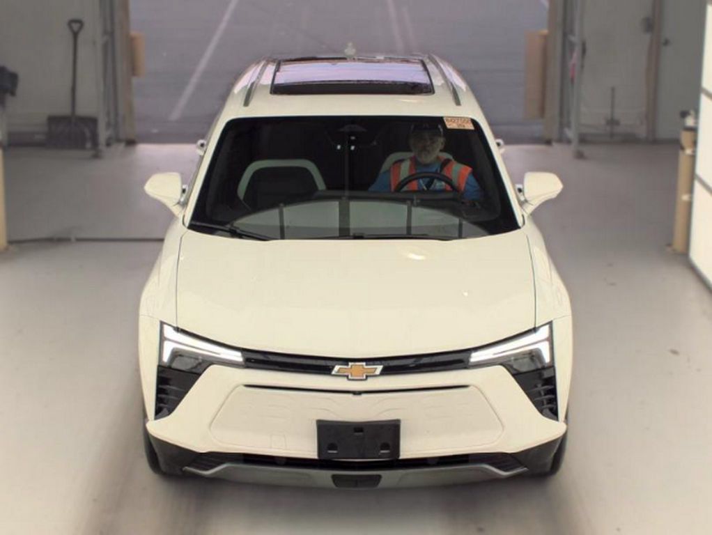 Used 2024 Chevrolet Blazer EV LT AWD/4WD image 3