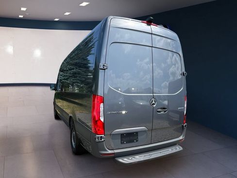 Used 2025 Mercedes-Benz Sprinter 2500 image 3