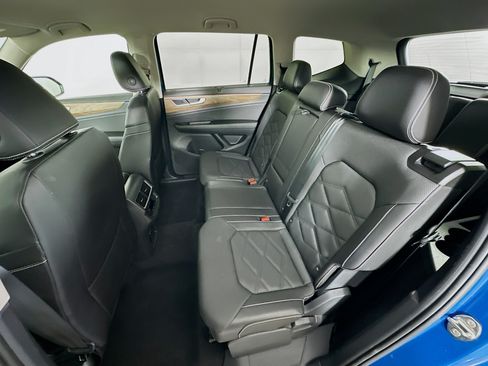 Used 2025 Volkswagen Atlas SE AWD/4WD image 27
