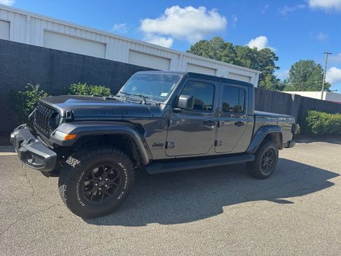 Used 2024 Jeep Gladiator Sport AWD/4WD image 2