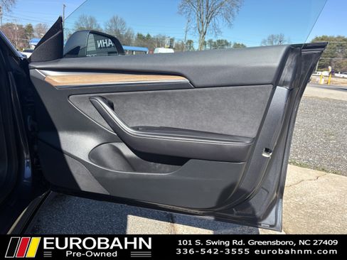 Used 2023 Tesla Model 3 Standard Range image 17