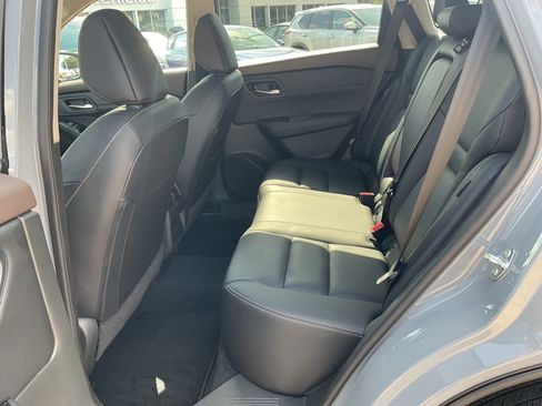 Used 2023 Nissan Rogue SL FWD image 11